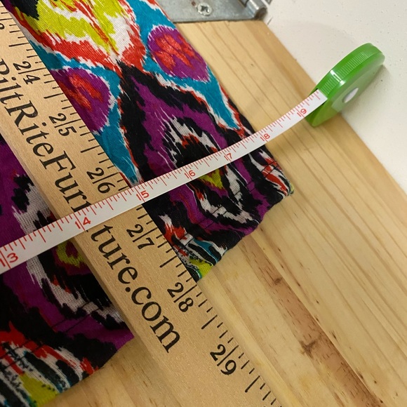 Halter top, bright colors, wood ring decor. NEW - Picture 6 of 9